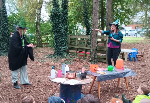 Outdoor 3 heksen op bezoek (tovershow)